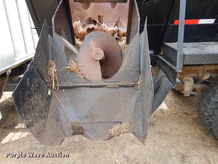 image for item DL3186 1979 Ford 700  feed mixer truck