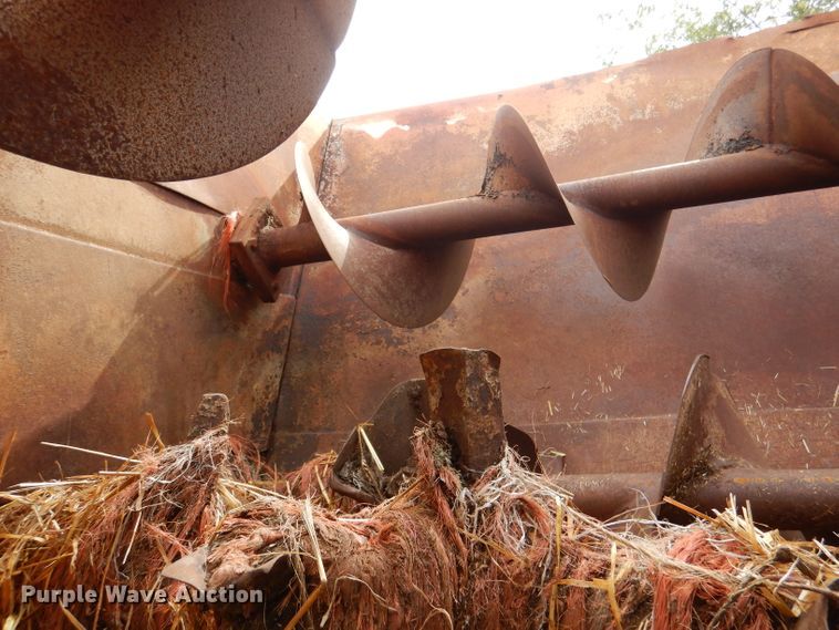 image for item DL3186 1979 Ford 700  feed mixer truck