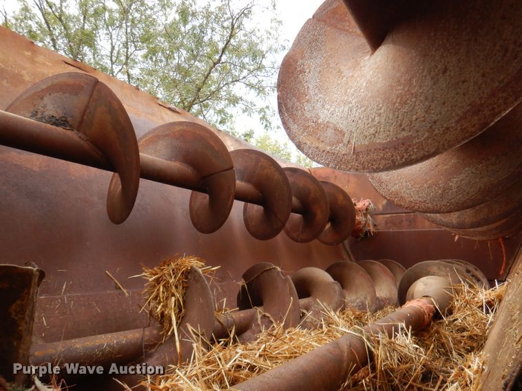 image for item DL3186 1979 Ford 700  feed mixer truck