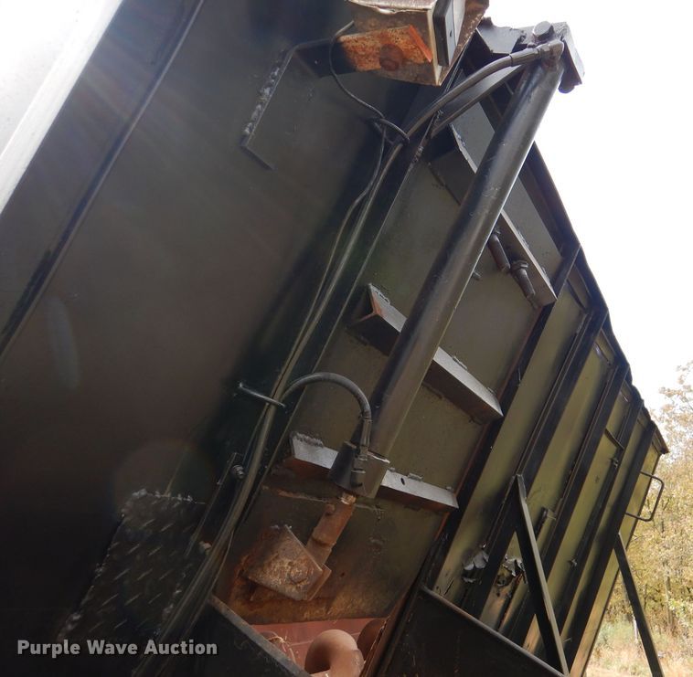 image for item DL3186 1979 Ford 700  feed mixer truck