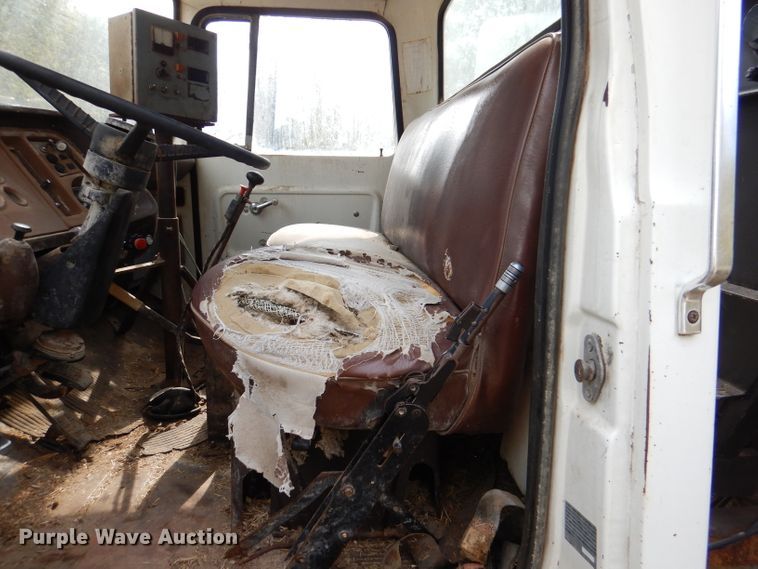 image for item DL3186 1979 Ford 700  feed mixer truck