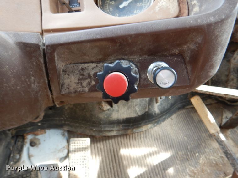 image for item DL3186 1979 Ford 700  feed mixer truck