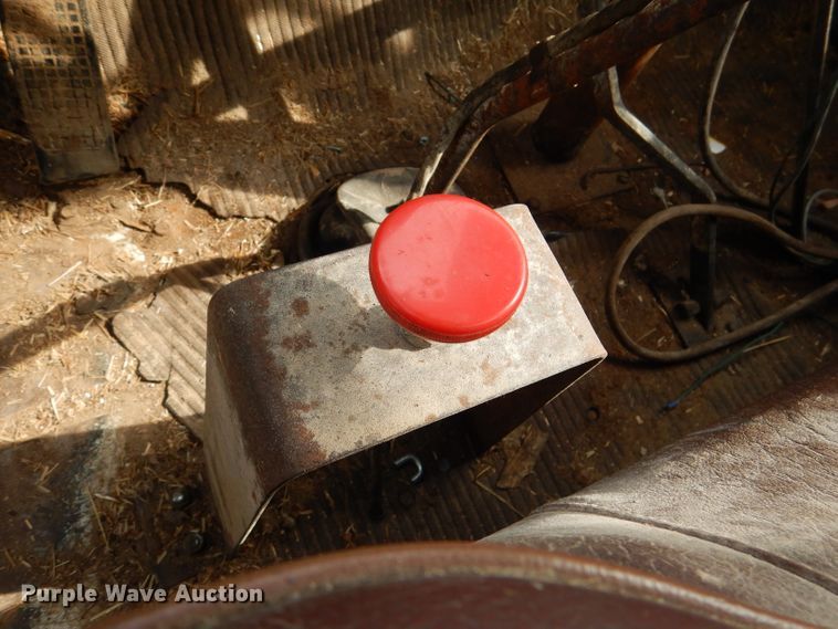 image for item DL3186 1979 Ford 700  feed mixer truck