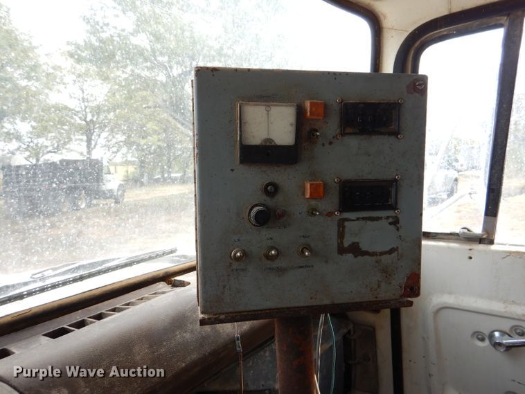 image for item DL3186 1979 Ford 700  feed mixer truck