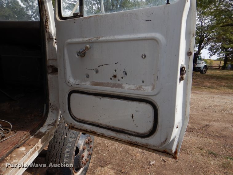 image for item DL3186 1979 Ford 700  feed mixer truck