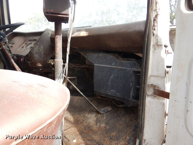 image for item DL3186 1979 Ford 700  feed mixer truck