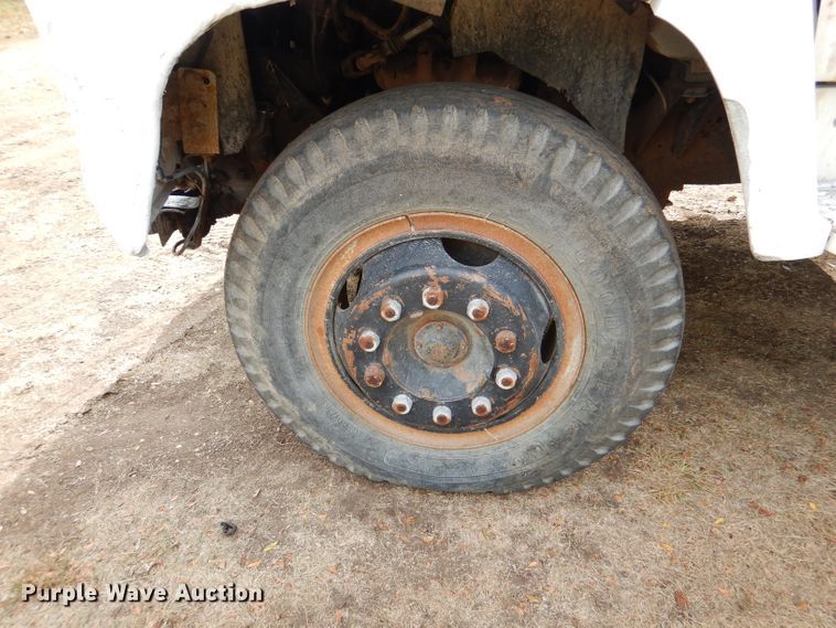 image for item DL3186 1979 Ford 700  feed mixer truck