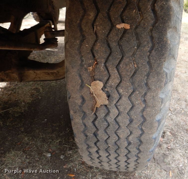 image for item DL3186 1979 Ford 700  feed mixer truck