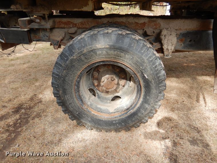 image for item DL3186 1979 Ford 700  feed mixer truck