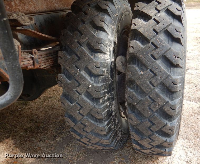 image for item DL3186 1979 Ford 700  feed mixer truck