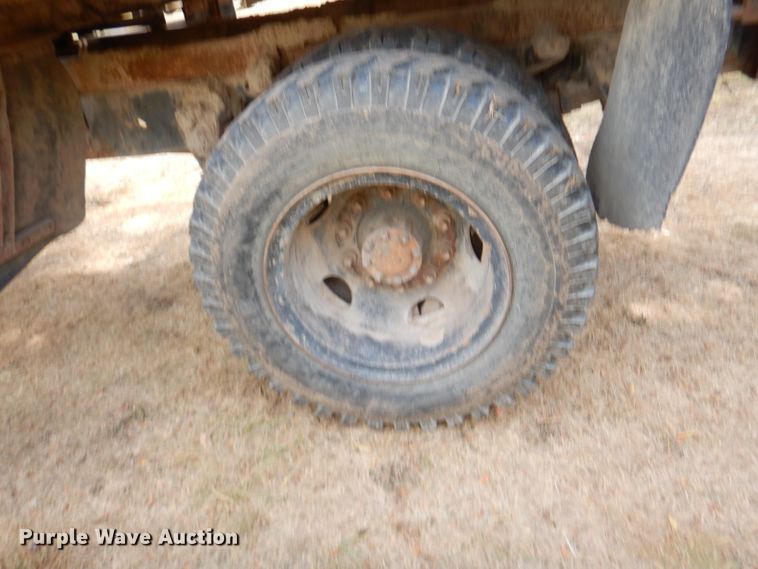 image for item DL3186 1979 Ford 700  feed mixer truck