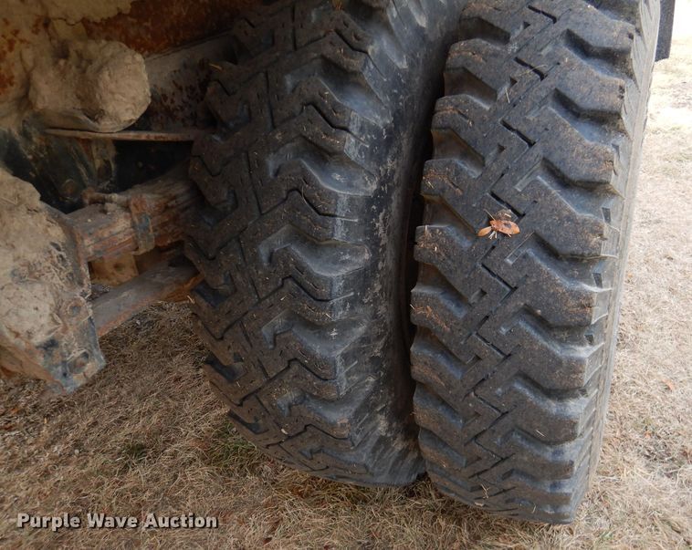 image for item DL3186 1979 Ford 700  feed mixer truck