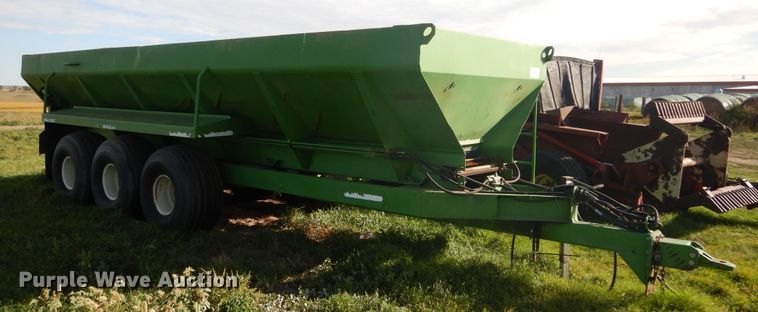 image for item DL6376 Dry fertilizer spreader