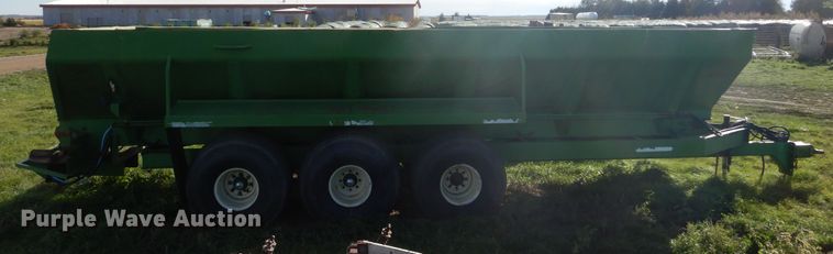 image for item DL6376 Dry fertilizer spreader
