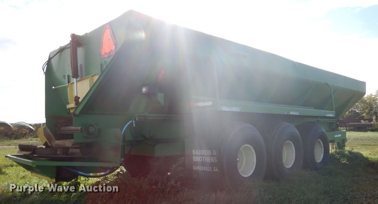 image for item DL6376 Dry fertilizer spreader