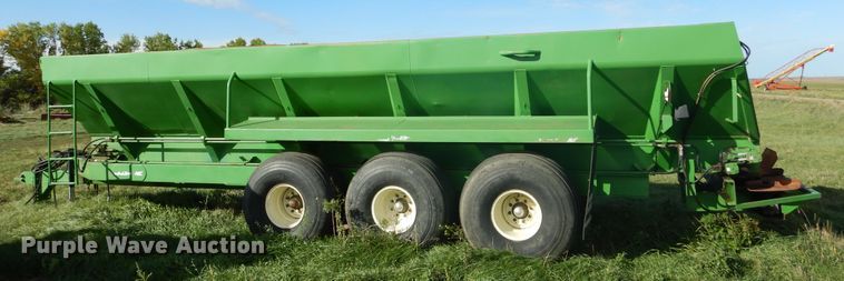 image for item DL6376 Dry fertilizer spreader