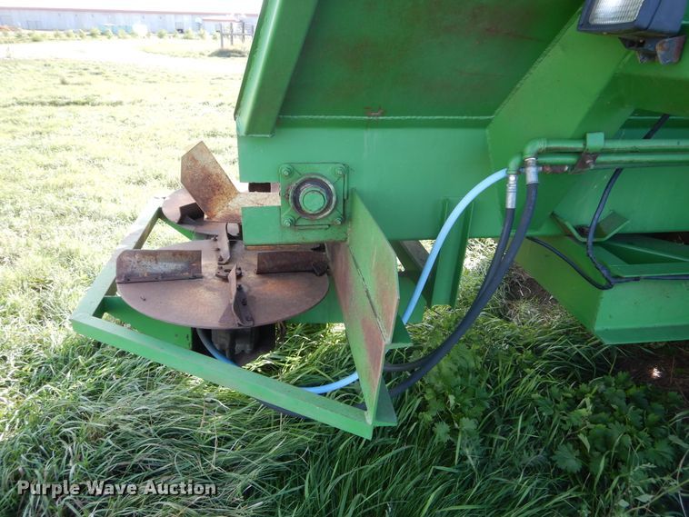 image for item DL6376 Dry fertilizer spreader
