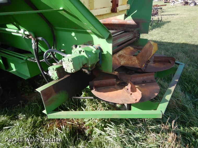 image for item DL6376 Dry fertilizer spreader