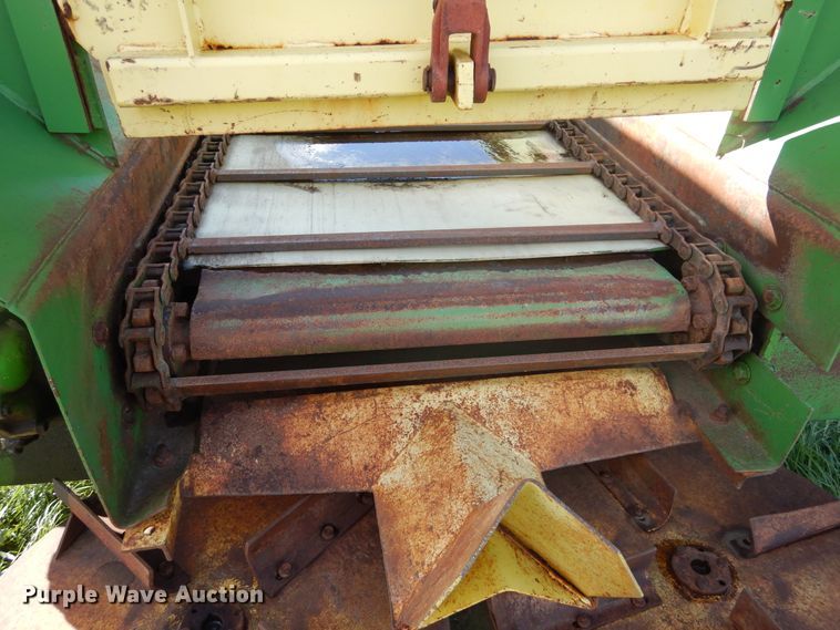 image for item DL6376 Dry fertilizer spreader