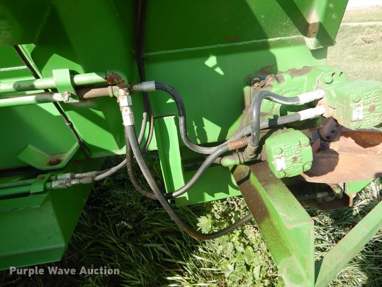 image for item DL6376 Dry fertilizer spreader