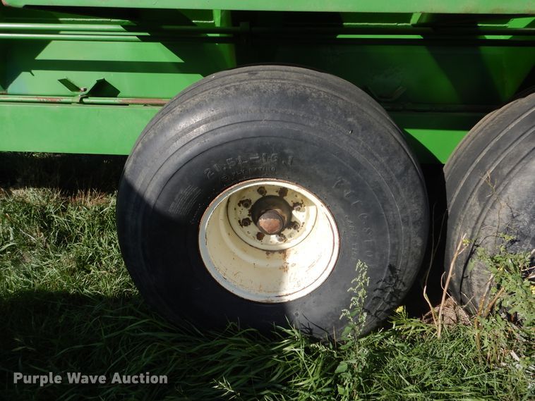 image for item DL6376 Dry fertilizer spreader