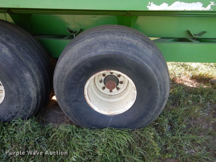 image for item DL6376 Dry fertilizer spreader