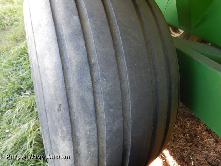 image for item DL6376 Dry fertilizer spreader