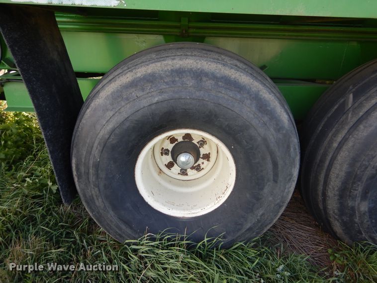 image for item DL6376 Dry fertilizer spreader