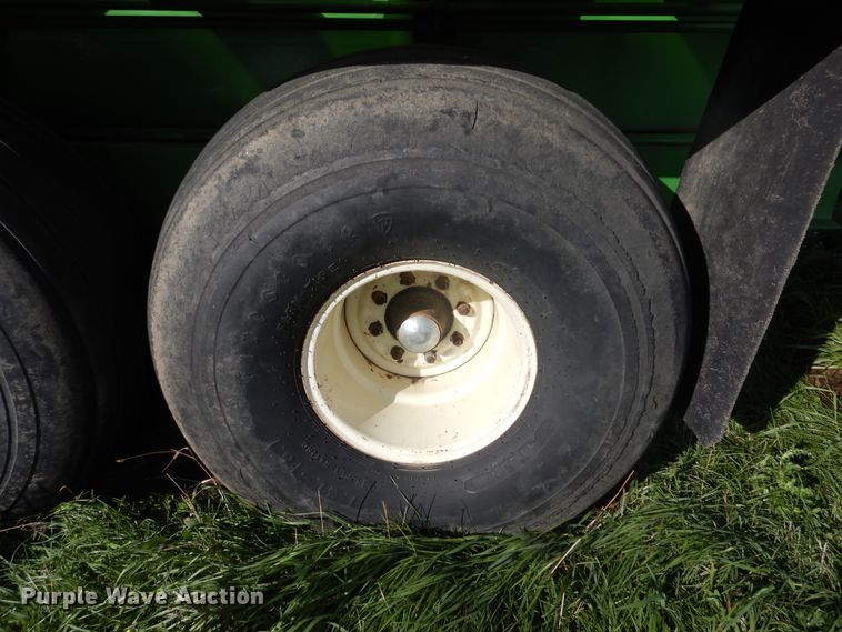 image for item DL6376 Dry fertilizer spreader