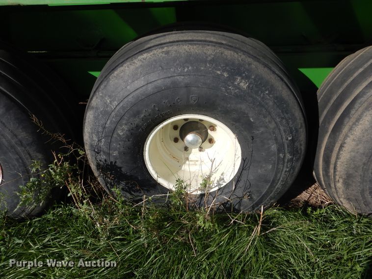 image for item DL6376 Dry fertilizer spreader