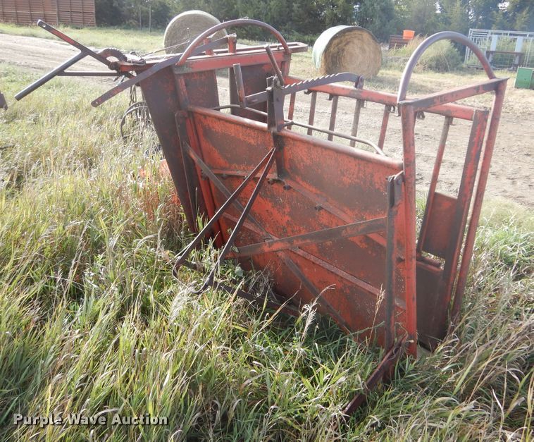 image for item DL6377 Livestock squeeze chute