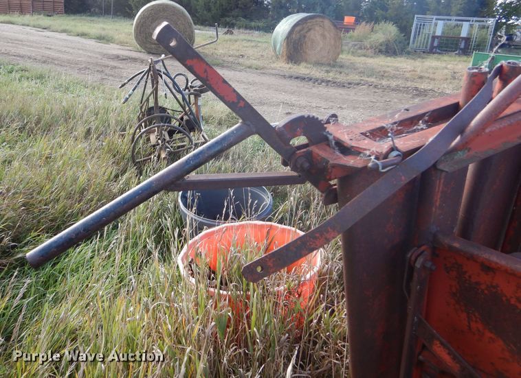 image for item DL6377 Livestock squeeze chute