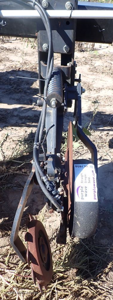 image for item DL7650 (17) Yetter 2987 row units