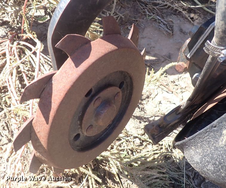 image for item DL7650 (17) Yetter 2987 row units