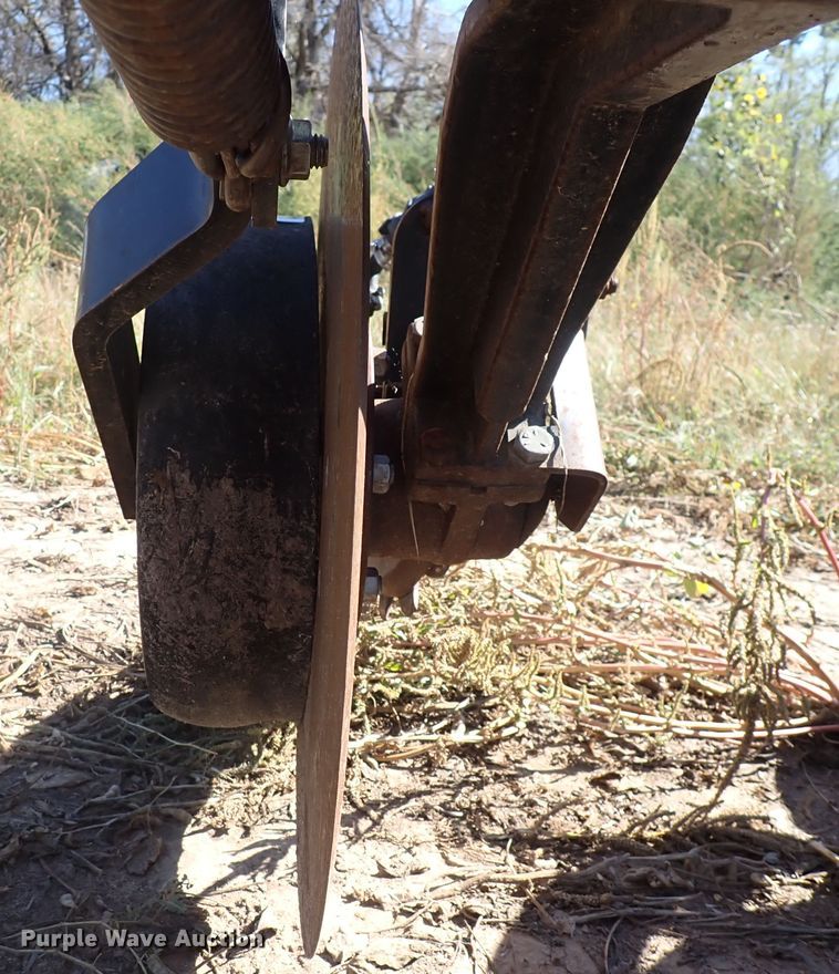 image for item DL7650 (17) Yetter 2987 row units