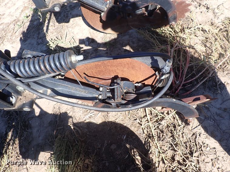 image for item DL7650 (17) Yetter 2987 row units