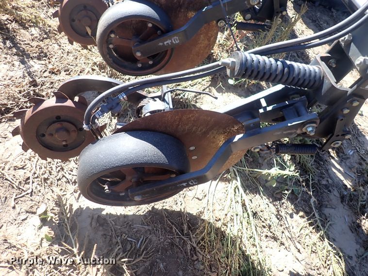 image for item DL7650 (17) Yetter 2987 row units