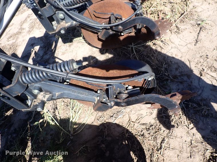 image for item DL7650 (17) Yetter 2987 row units