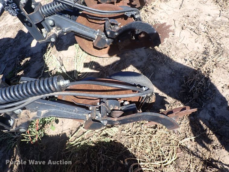 image for item DL7650 (17) Yetter 2987 row units