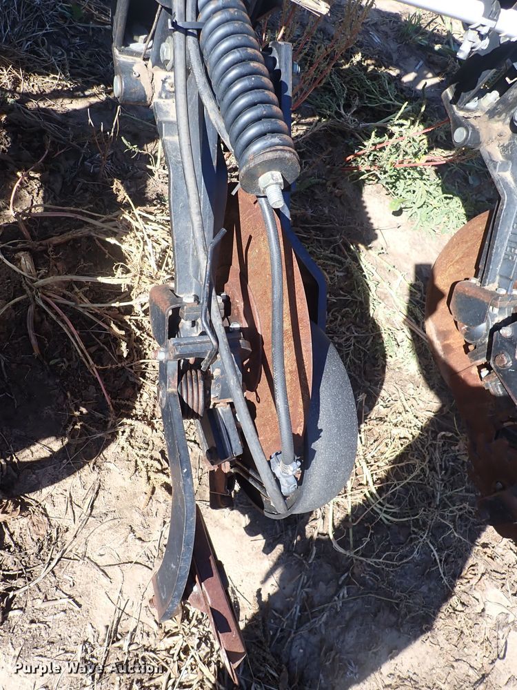 image for item DL7650 (17) Yetter 2987 row units