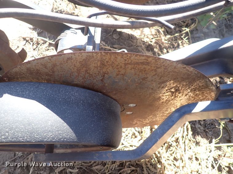 image for item DL7650 (17) Yetter 2987 row units