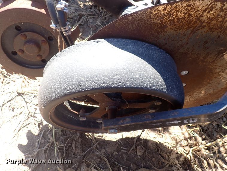 image for item DL7650 (17) Yetter 2987 row units