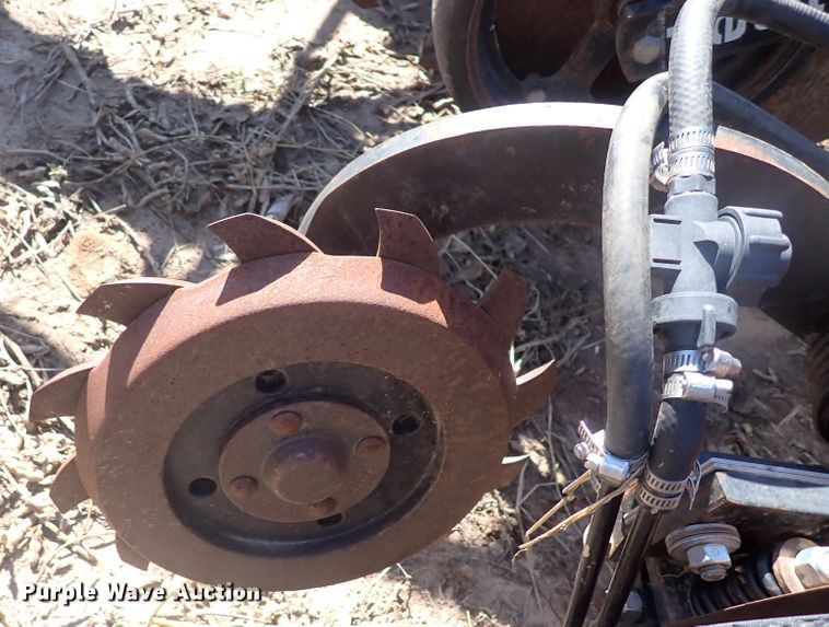 image for item DL7650 (17) Yetter 2987 row units