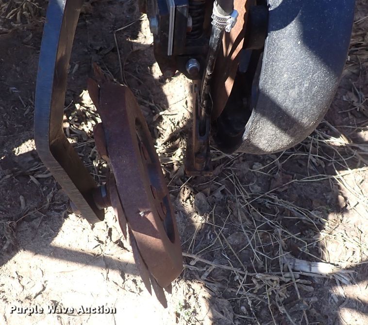 image for item DL7650 (17) Yetter 2987 row units