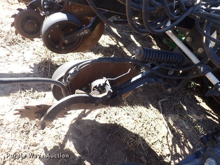 image for item DL7650 (17) Yetter 2987 row units