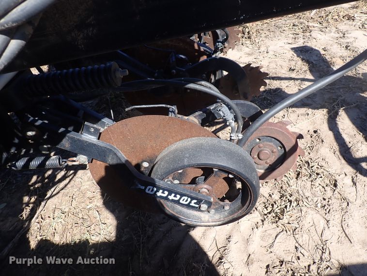 image for item DL7650 (17) Yetter 2987 row units