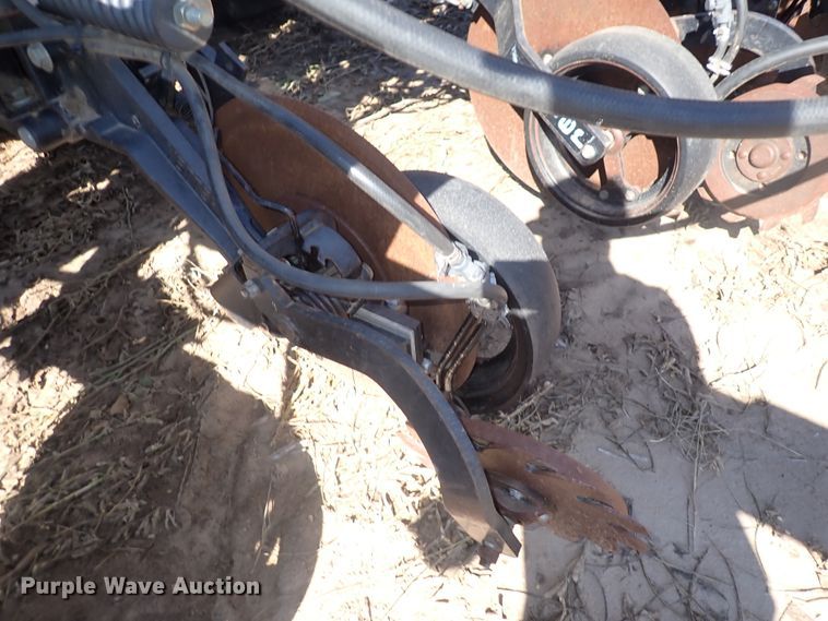 image for item DL7650 (17) Yetter 2987 row units