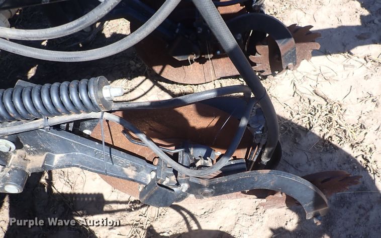 image for item DL7650 (17) Yetter 2987 row units