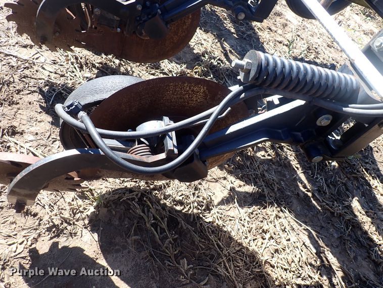 image for item DL7650 (17) Yetter 2987 row units