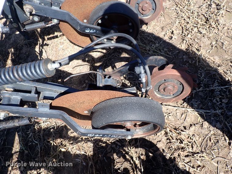 image for item DL7650 (17) Yetter 2987 row units